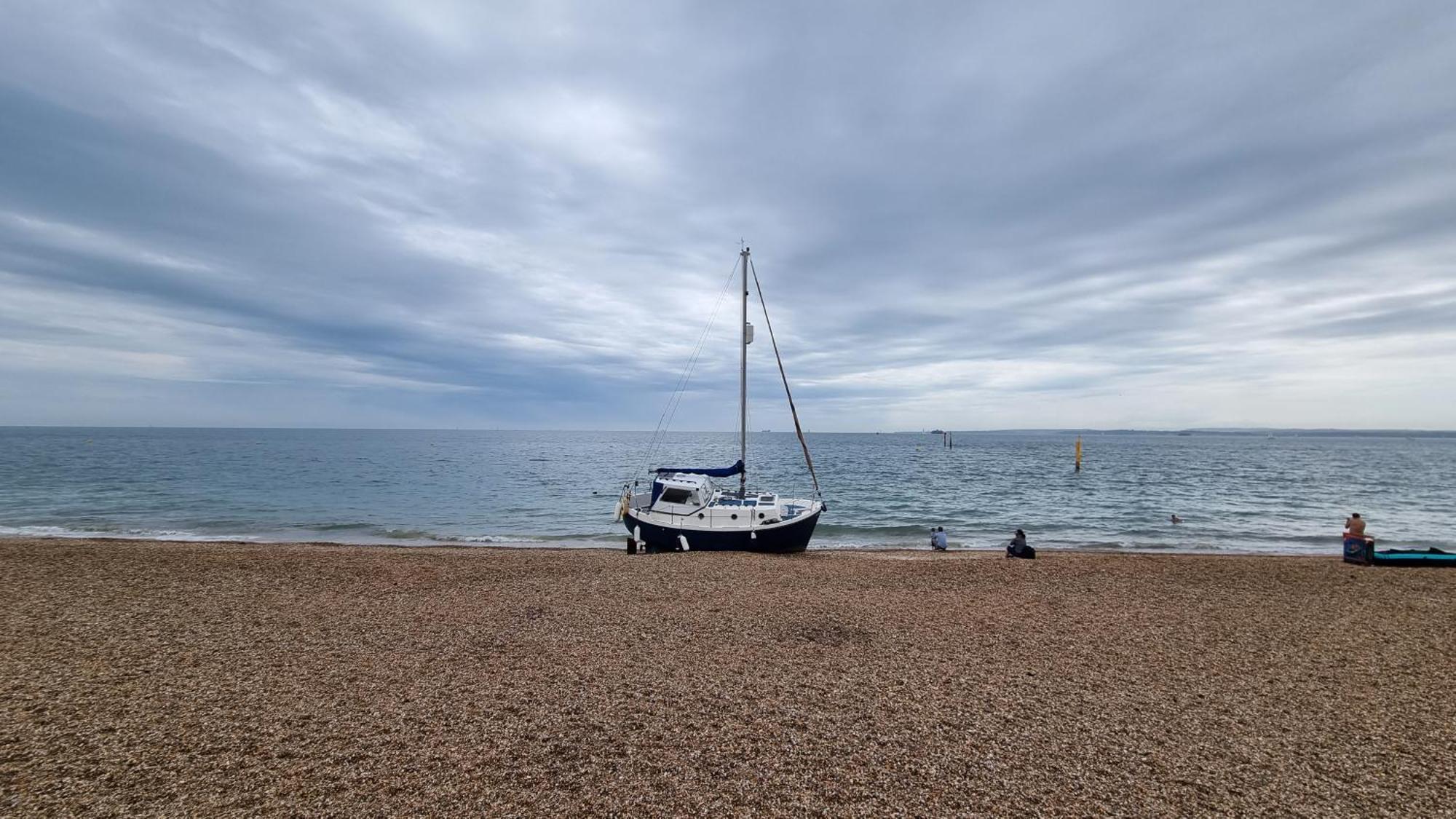 Southsea Escape - Coastal Holiday Apartment - 2 Double Bedrooms ポーツマス エクステリア 写真