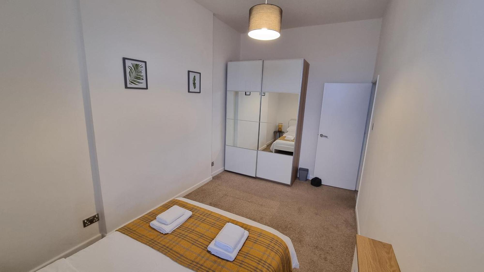 Southsea Escape - Coastal Holiday Apartment - 2 Double Bedrooms ポーツマス エクステリア 写真