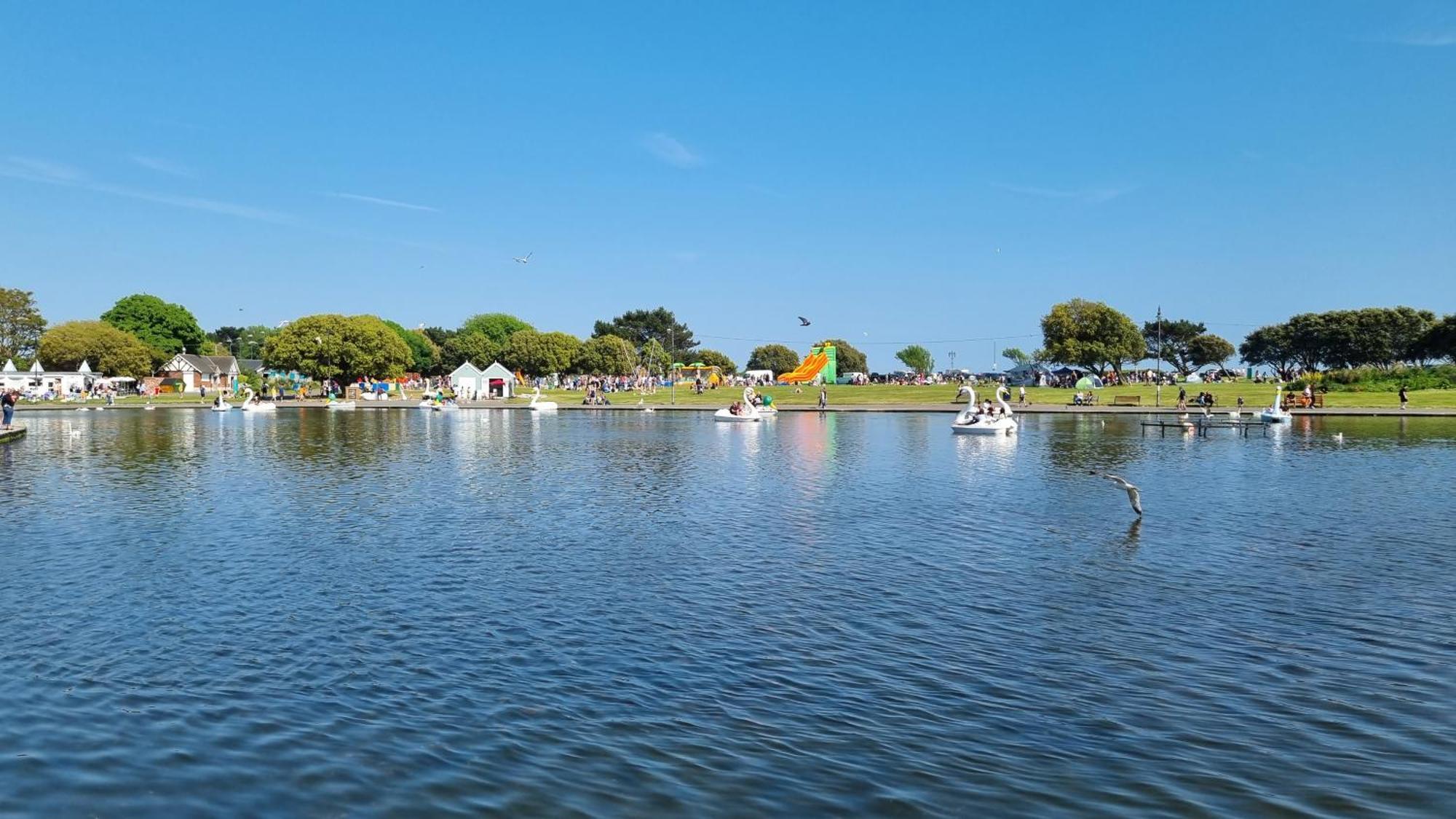 Southsea Escape - Coastal Holiday Apartment - 2 Double Bedrooms ポーツマス エクステリア 写真